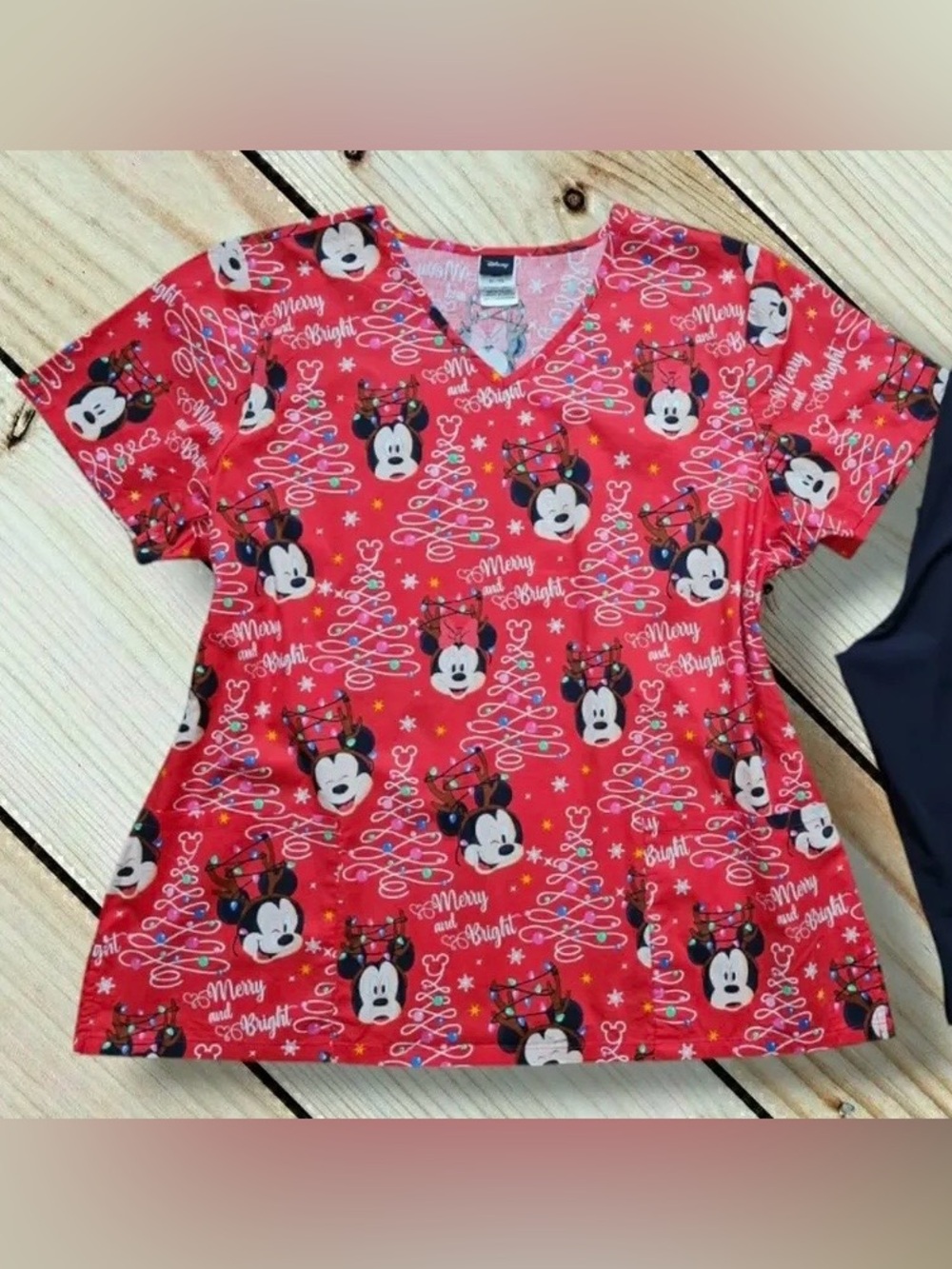 Disney Red 🎄❤️ Mickey & Minnie Mouse Holiday Scrub Top - XL/2XL
